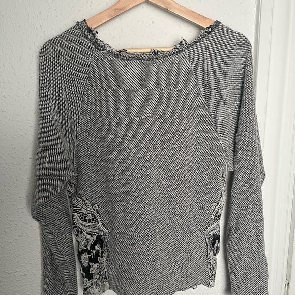 Urban Outfitters Gray Women's sweater Lace Detail - Picture 3 of 5
